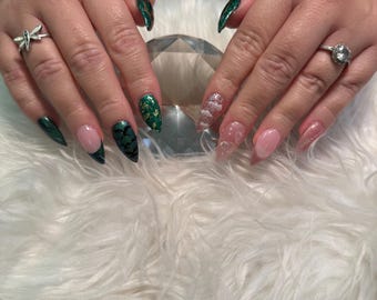 G'linda in the Emerald City Wicked Press on Nails Set - Etsy