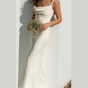 Backless Einfaches Brautkleid / Einfaches weißes Brautkleid mit Knöpfen / Hochzeit Strandkleid niedriger offener Rücken / Empfang Elfenbeinkleid mit Riemen