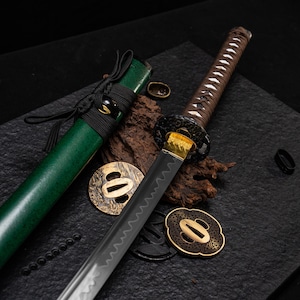 手作りの粘土焼き入れ刀：T10鋼、緑色の鞘、コスプレ小道具