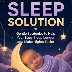 Puede incluir: Una portada de libro titulada The Newborn Sleep Solution con el subtítulo Gentle Strategies to Help Your Baby Sleep Longer and Make Nights Easier. Un bebé envuelto duerme sobre una luna creciente rodeado de nubes moradas.