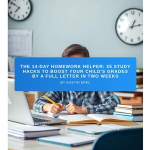 Op de afbeelding: Een persoon schrijft aan een bureau met een laptop, boeken en notitieboekjes. De afbeelding bevat een blauwe banner met de tekst "THE 14-DAY HOMEWORK HELPER: 25 STUDY HACKS TO BOOST YOUR CHILD'S GRADES BY A FULL LETTER IN TWO WEEKS" door Austin Erkl. Twee klokken hangen aan de muur.