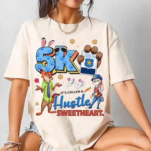 Camiseta Comfort Colors® Nick Wilde & Juddy Hopps Zootopia 5k It's Called a Hustle Sweetheart, camiseta gráfica de Walt Disney World imagen 1