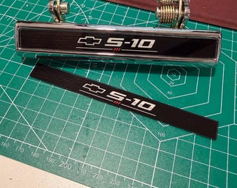 Chevy S10 Door Handle Inserts – Brushed Black Acrylic Accent Trim Set – Pair