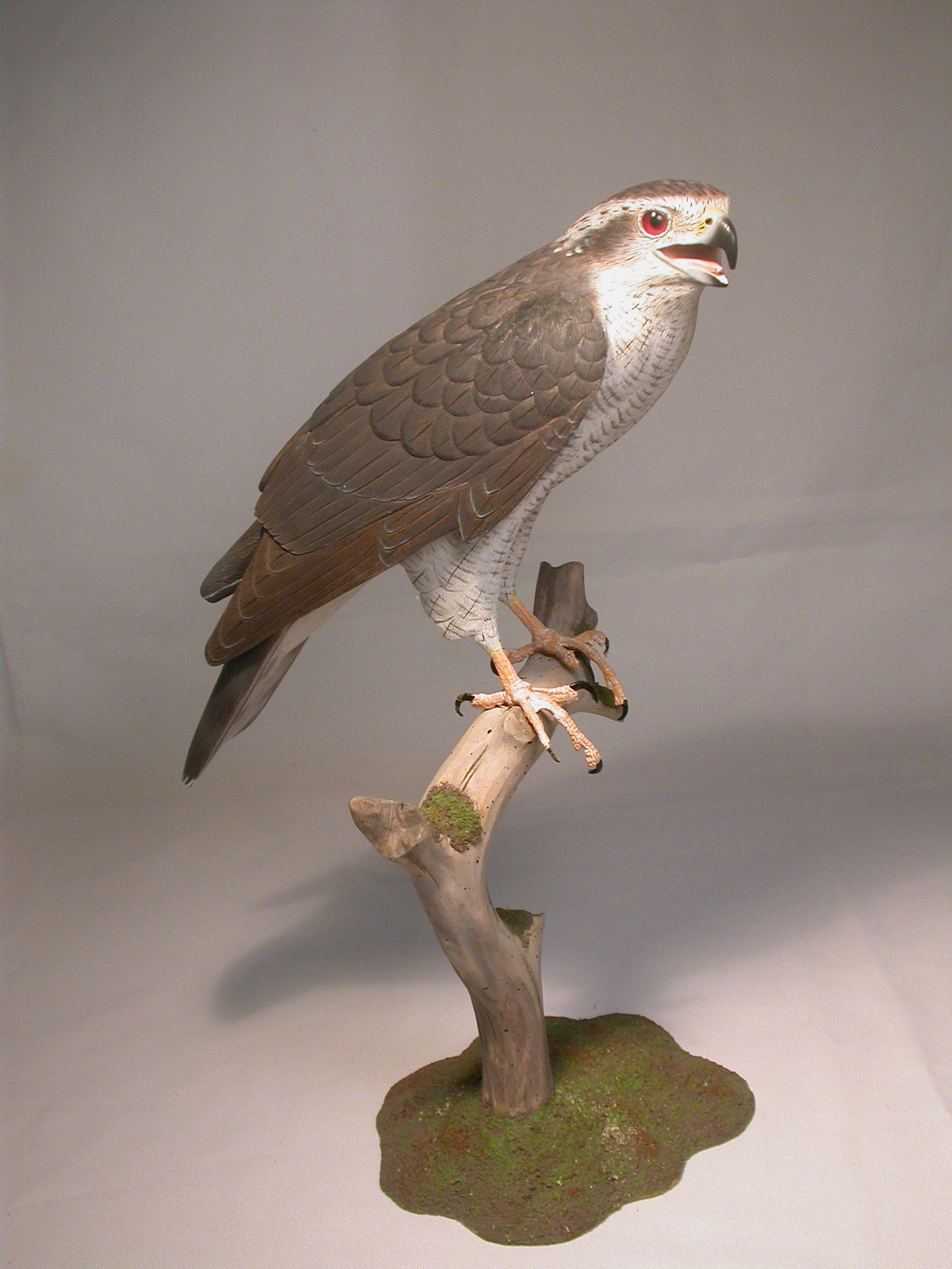 木彫りの鳥　オオタカ il_fullxfull.5443952513_ibrd.jpg