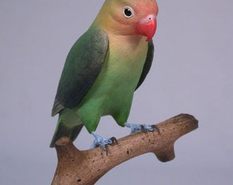 Pájaro de madera tallado a mano Lovebird de Fischer de 5"