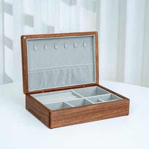 Boîte à bijoux personnalisée en noyer, boîte à bijoux gravée en bois pour le voyage, cadeau d'anniversaire personnalisé pour femme, rangement de bijoux, cadeau de mariage