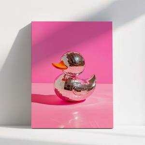 Póster de pato con bola de discoteca, decoración de pared rosa para baño, arte de pared maximalista Y2K, impresión de arte pop divertida, impresión de pared de bola de discoteca de moda, arte peculiar