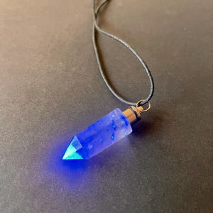 Disney&#39;s Atlantis: The Lost Empire Kida Crystal Handcrafted Glowing Replica Necklace