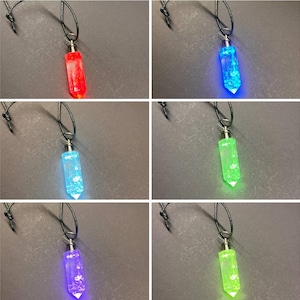 Langsam-pulsierender mehrfarbiger Quarzkristall-LED-Anhänger