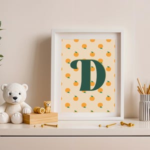 Póster digital con inicial D para habitación infantil / Fondo naranjas / amarillo y verde / lámina imprimible