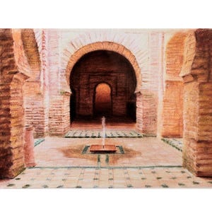 Könnte beinhalten: Eine Zeichnung eines Innenhofs mit einem Springbrunnen in der Mitte. Der Innenhof ist von Ziegelmauern mit Bögen umgeben. Die Mauern sind hellbraun und die Bögen dunkelbraun. Der Springbrunnen ist schlicht gestaltet mit einem kleinen Wasserbecken und einem einzigen Wasserstrahl.