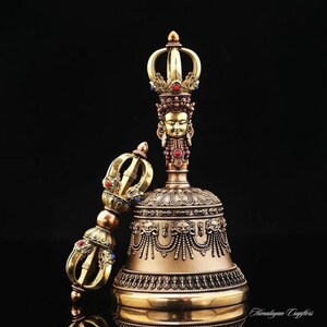 Handgefertigtes Set aus tibetischer Messingglocke und Dorje: Buddhistische Meditationsdekoration