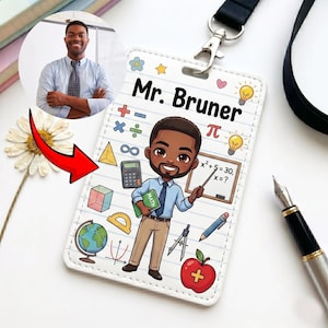 Peut inclure: Un porte-badge rectangulaire illustré d'un dessin animé représentant un enseignant nommé Mr. Bruner, entouré de symboles mathématiques, d'un globe, d'une calculatrice et d'une pomme. Le badge inclut un clip de cordon noir et une photo circulaire.