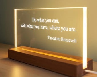 Luce notturna con citazione incisa personalizzata e base a LED, versetto della Bibbia o regalo motivazionale, regalo per la nuova casa, lampada con insegna in acrilico personalizzata per ufficio
