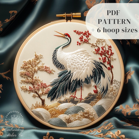 鶴の刺繍作品 約40x30cm タンチョウの刺繍図案、日本の鶴の刺繍デザイン、動物の手刺繍枠アート