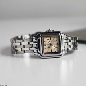 Reloj de mujer con esfera cuadrada, números romanos y pulsera de acero inoxidable: elegante reloj vintage plateado.