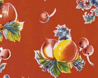 Peut inclure: Toile cirée rouge et blanche avec un motif répétitif de fruits et de fleurs. Les fruits comprennent des pommes, des pêches et des raisins. Les fleurs sont bleues et blanches.