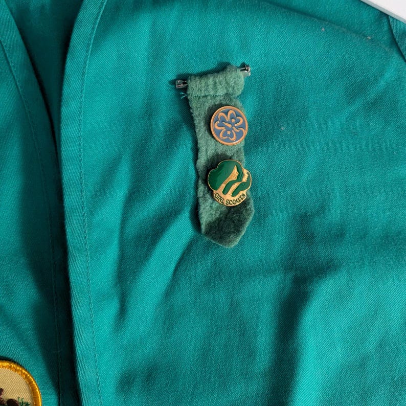 Vintage Girl Scouts Green Size XL 18-20 Vest with Pins & Badges G1 image 4