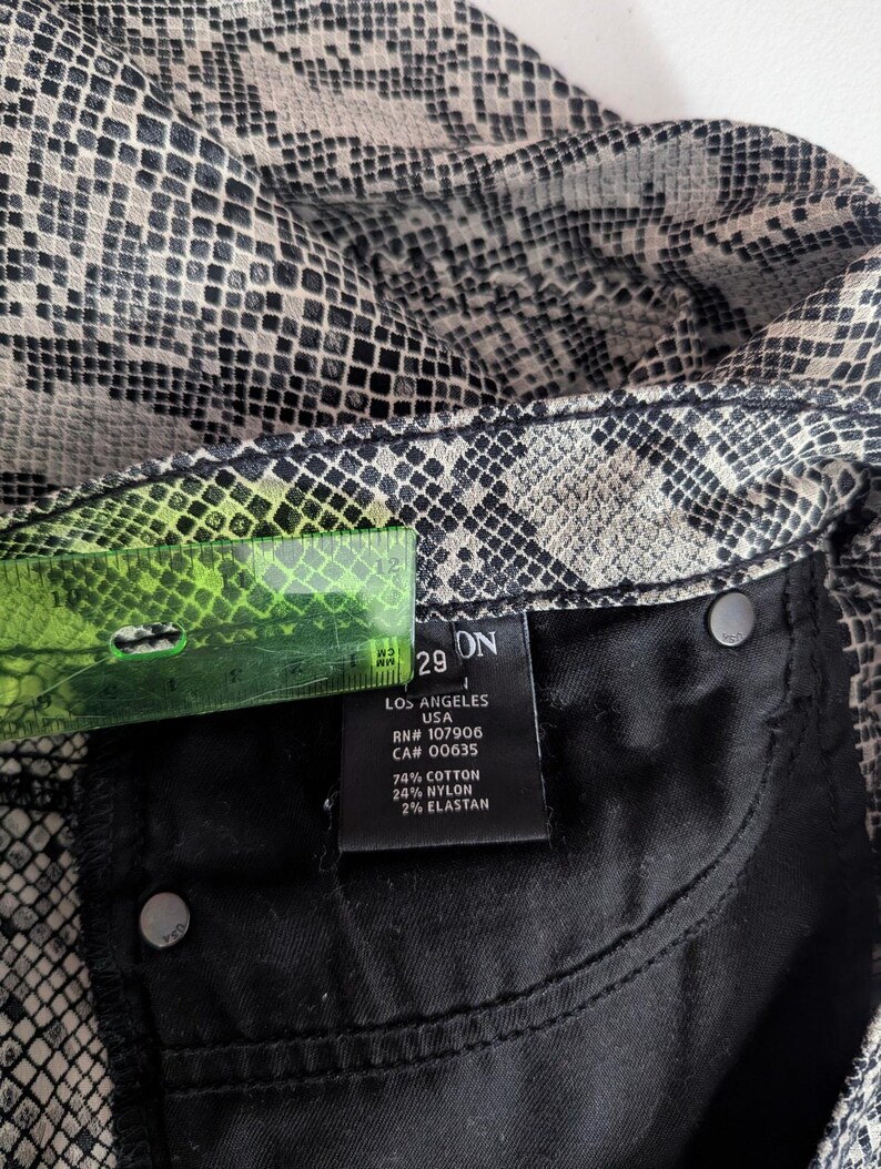 Pantalones superajustados Nico de piel de serpiente negra Hudson Gray, talla 29, elásticos, grunge, J2 imagen 7