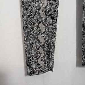 Pantalones superajustados Nico de piel de serpiente negra Hudson Gray, talla 29, elásticos, grunge, J2 imagen 3