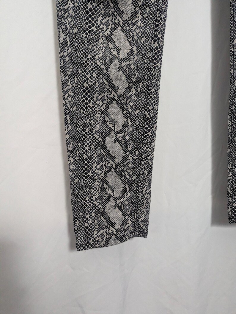 Pantalones superajustados Nico de piel de serpiente negra Hudson Gray, talla 29, elásticos, grunge, J2 imagen 3