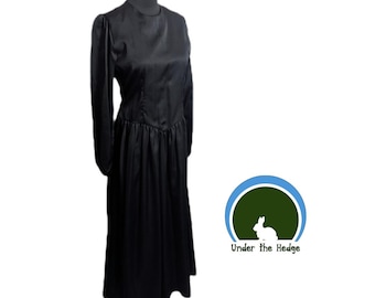 Abito lungo vintage formale in raso nero con maniche a sbuffo - Taglia donna 10 - Stile gotico glamour vittoriano dark femminile Whimsigoth per performance e recital.
