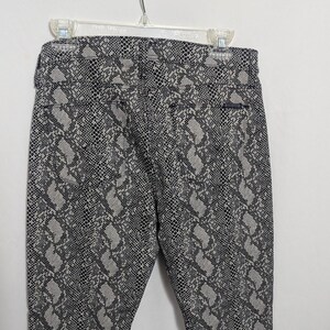 Pantalones superajustados Nico de piel de serpiente negra Hudson Gray, talla 29, elásticos, grunge, J2 imagen 5