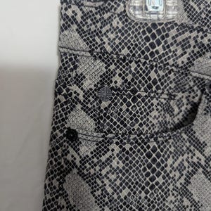 Pantalones superajustados Nico de piel de serpiente negra Hudson Gray, talla 29, elásticos, grunge, J2 imagen 4