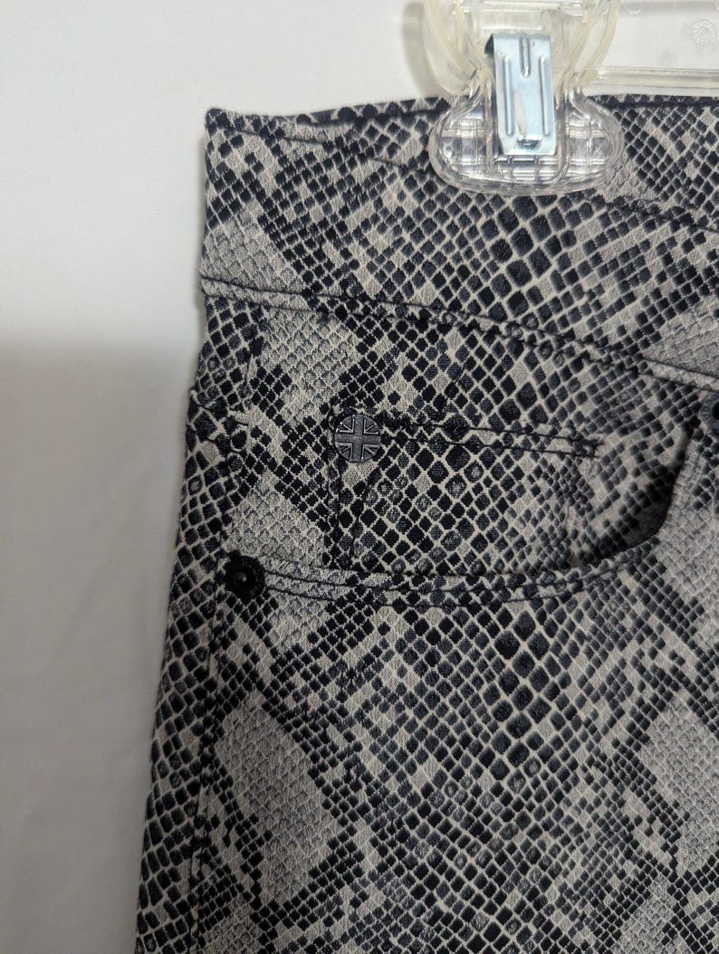 Pantalones superajustados Nico de piel de serpiente negra Hudson Gray, talla 29, elásticos, grunge, J2 imagen 4