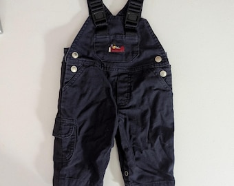 Salopette cargo in cotone con ricamo "Aviator Duck" blu navy e bottoni a pressione, marca Gymboree, 2001 - 0-3 mesi - Vintage Kids