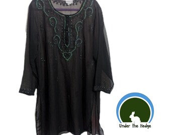 Vintage Westside Designs doorschijnende zwarte geborduurde pailletten Henley-tuniekstofdoek - lange zijsplitten - 2XL dames - Whimsigoth Witchcore Glam