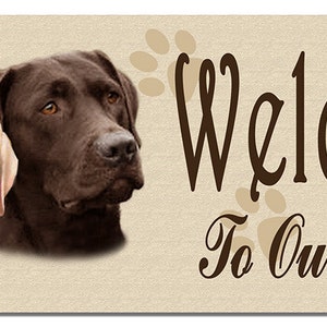 Labrador Retrievers Blonde Chocolate Welcome Sign 3-7/8" x 10-1/2" Metal Personaliza cualquier texto en cualquier color Perros Marrón Amarillo