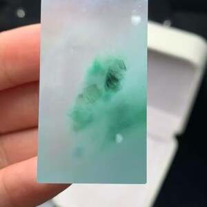 Colar com pingente de marca pacífica de jade de Myanmar Laokeng, flor flutuante de gelo Yang Green A-Goods, transporte seguro
