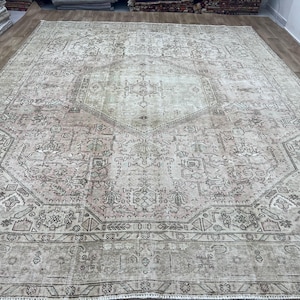 9.8x12.2 Vintage Oushak Rug – 298x372 cm Handmade Turkish Wool Carpet in Beige and Taupe Tones 10x12
