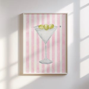 Sztuka ścienna Martini (różowa) - Pastelowa sztuka ścienna Cocktail Stripped, Różowe wydruki na wózki barowe Martini, Wydruki na bary przybrzeżne, Sztuka barowa, Pobieranie cyfrowe