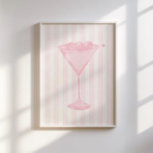 Sztuka ścienna Martini (róż na różu) - pastelowa sztuka ścienna koktajlowa, wydruki na wózki barowe Pink Martini, wydruki na bary przybrzeżne, sztuka na wózki barowe, pobieranie cyfrowe