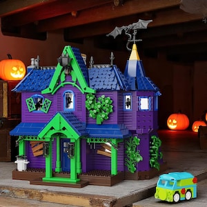 Mystery Mansion DIY Kit – Scooby Style Haunted House Model for Kids Halloween Gift