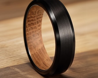 Anillo de tungsteno negro para hombre – Alianza de boda de madera de barril de whisky – AGED HARMONY