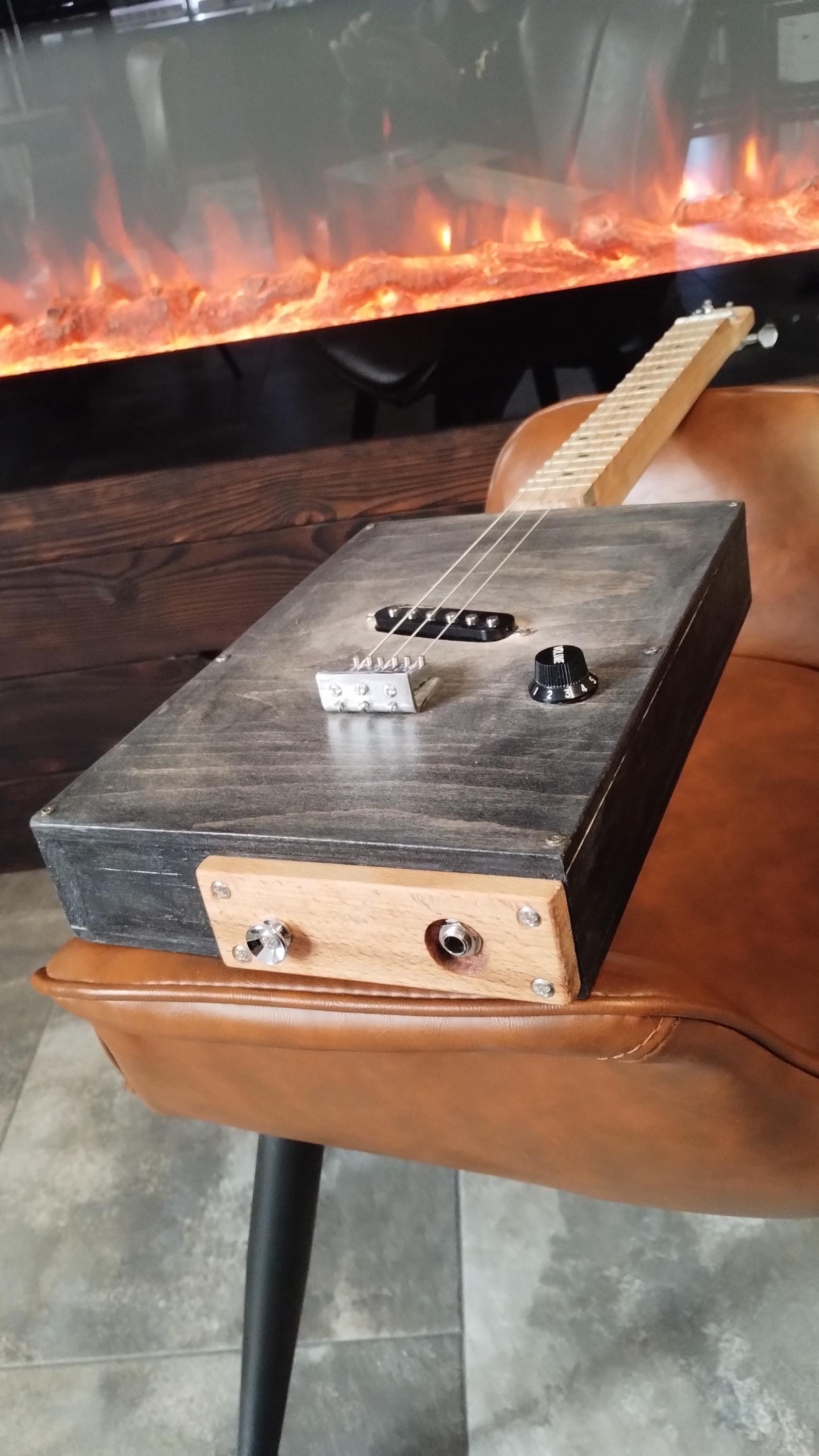 Cigar box guitar 3 string - Etsy 日本