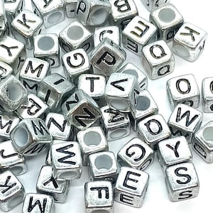 50, 100, 500 pcs cube de 6 mm argent lettres simples de A à Z et lettres mixtes Perles alphabet acryliques pour la fabrication de bijoux DIY et l'artisanat