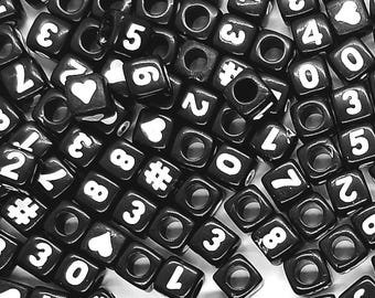 Lot De Plus De 1000 Perles Connecteurs Plastique Vintage France - Noir Et Blanc