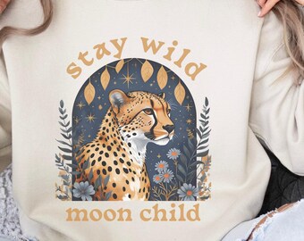 Sudadera Stay Wild Moon Child con estampado de leopardo estilo boho, jersey acogedor de cuello redondo celestial para amantes de la naturaleza y espíritus libres.