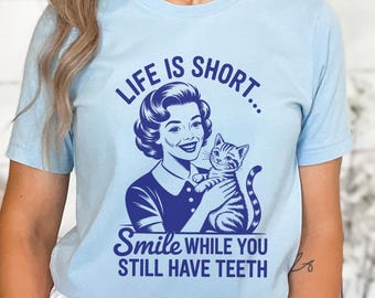 Funny Retro Sassy Cat Mom T-Shirt Vintage Chic Graphic Tee Witty Sassy Ladies Gift Idea Quirky Cat Lover Shirt Cute Pet Mom Humor Outfit