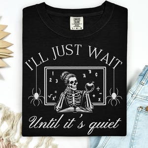 Lustiges Halloween Lehrer Komfort Farben Shirt gruseliges Klassenzimmer Outfit mit sarkastischem Zitat für Herbst Schulveranstaltungen Oktober Erzieher Geschenkidee