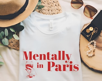 Camiseta "Mentalmente en París", camiseta de viaje para amantes de Francia, soñando con París, atuendo de vacaciones de estética francesa, regalo de viaje a París para ella, amante de Europa