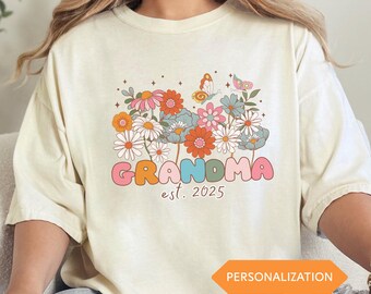 Camiseta personalizada para abuela nueva, camiseta con flores silvestres, promocionada a abuela, regalo de revelación de embarazo para abuela, camiseta sorpresa para el Día de la Madre.