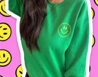 MAMA VIBES Smiley Face Daisy Crew Neck Sweatshirt | Women’s Trendy Graphic Sweatshirt