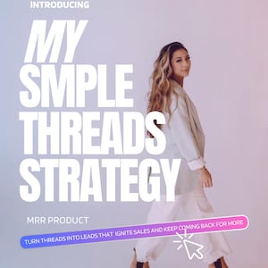 Puede incluir: Una mujer con un blazer blanco y pantalones blancos camina hacia la cámara. El texto "Introducing My Simple Threads Strategy" está en letras blancas grandes sobre un fondo degradado rosa y morado. El texto "MRR Product" está debajo del título. Un banner degradado rosa y morado con el texto "Turn threads into leads that ignite sales and keep coming back for more" está en la parte inferior de la imagen.