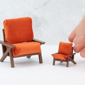 Mini Mid-Century Accent Chair – 1:24 Scale Replica