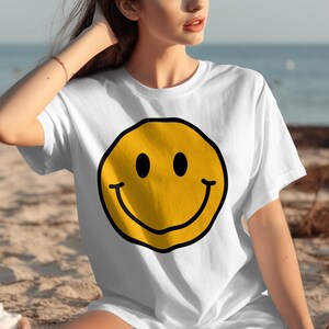 Smiley Face T-Shirt, Casual Graphic Tee, Beachwear, Summer Outfit, Fun Clothing, Unisex Shirt, Gift Idea, Relaxed Fit Top